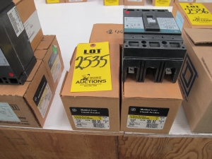 LOT (3) BREAKERS, CIRCUIT TYPE, 100 AMP RATING, 480 AC, 250 DC VOLT RATING, 2 POLE, THERMAL MAGNETIC KIND. MOLDED CASE, PART # THED124100WL (W-44) LOADING & HANDLING FEE $5-